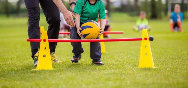 国安vs河南首发：三外援PK五外援 方昊王上源先发